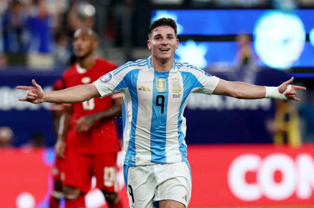 Julian Alvarez Mở Đường Tới Barca – Cơ Hội Vàng Cho Fan Cá Cược Tại GG88 - hình ảnh - wingg88.vip