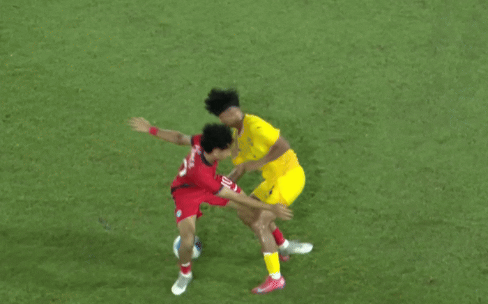 Cầu thủ Malaysia đạp ngực đối phương: Bạo lực trên sân U19 Đông Nam Á 2026 - hình ảnh - wingg88.vip
