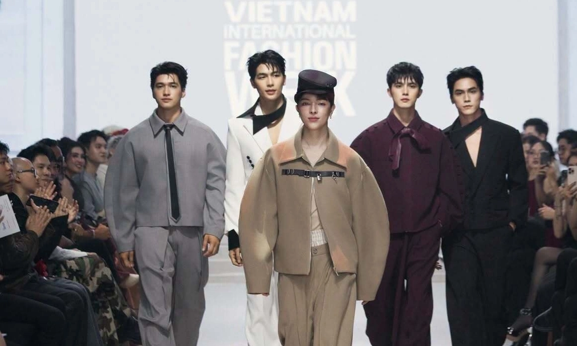 GG88 Việt Nam: Sức sống mới từ nhà mốt Gen Z tại Tuần lễ thời trang Quốc tế - hình ảnh - wingg88.vip GG88 Việt Nam: Sức sống mới từ nhà mốt Gen Z tại Tuần lễ thời trang Quốc tế - hình ảnh - wingg88.vip
