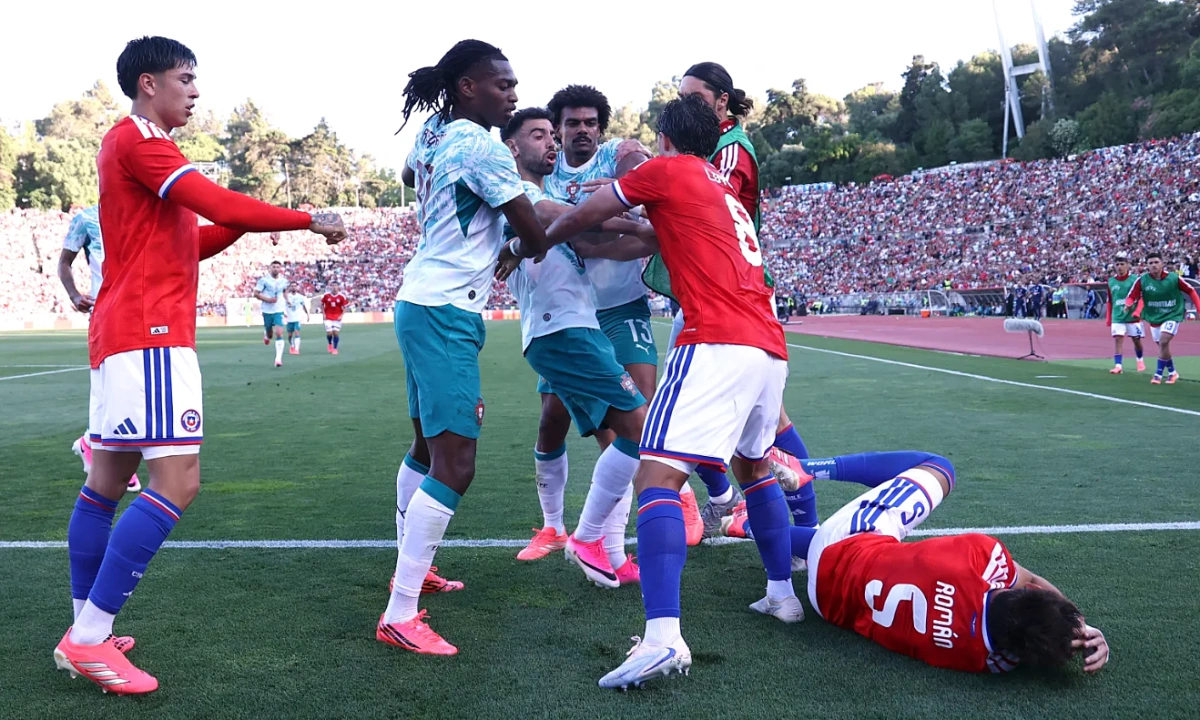 Tiền đạo Bồ Đào Nha tát đối thủ trong trận giao hữu trước World Cup - hình ảnh - wingg88.vip Tiền đạo Bồ Đào Nha tát đối thủ trong trận giao hữu trước World Cup - hình ảnh - wingg88.vip