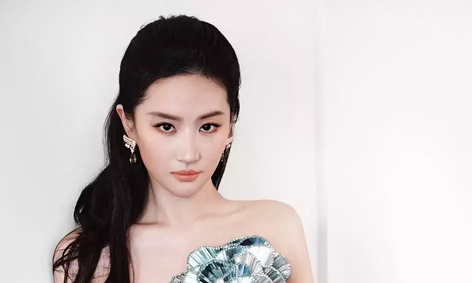 Lưu Diệc Phi lộng lẫy như ‘bông hồng thủy tinh’ – Cơ hội giải trí đẳng cấp cùng GG88 baccarat - hình ảnh - wingg88.vip Lưu Diệc Phi lộng lẫy như ‘bông hồng thủy tinh’ – Cơ hội giải trí đẳng cấp cùng GG88 baccarat - hình ảnh - wingg88.vip