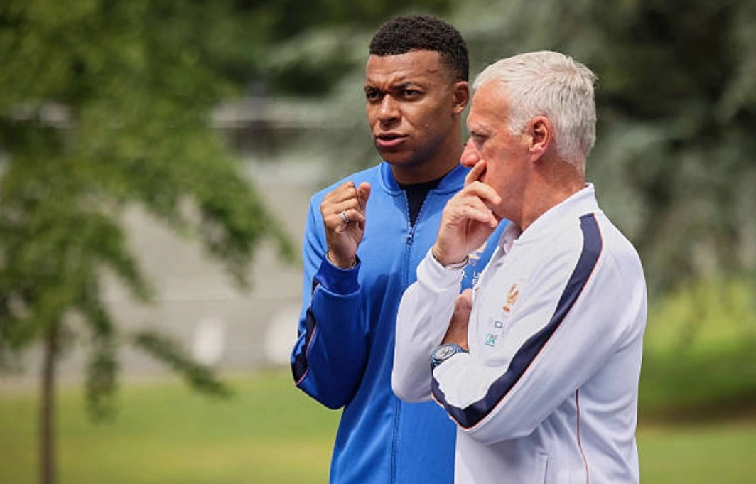 Deschamps: ‘Nhiều HLV cũng ngốc như tôi khi xếp Mbappe đá trung phong’ - hình ảnh - wingg88.vip Deschamps: ‘Nhiều HLV cũng ngốc như tôi khi xếp Mbappe đá trung phong’ - hình ảnh - wingg88.vip