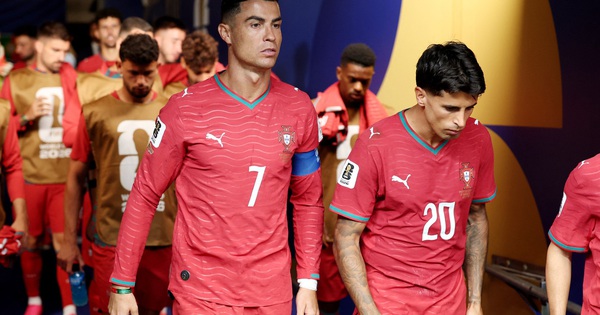 ‘Fan cuồng’ Ronaldo trút giận lên đồng đội sau trận hòa Congo - hình ảnh - wingg88.vip