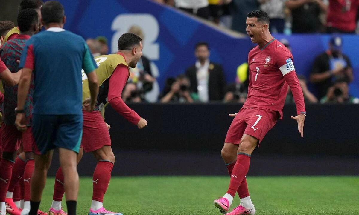 Ibrahimovic chê Ronaldo: ‘Cứ như vừa trở về từ hành tinh khác’ - hình ảnh - wingg88.vip Ibrahimovic chê Ronaldo: ‘Cứ như vừa trở về từ hành tinh khác’ - hình ảnh - wingg88.vip