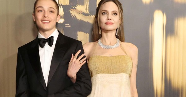 Nhà cái hot nhất Việt Nam đồng hành cùng tin tức giải trí: Cặp song sinh nhà Jolie-Pitt trưởng thành - hình ảnh - wingg88.vip