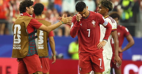 Ibrahimovic chê HLV Martinez không dám hy sinh Ronaldo, khiến Bồ Đào Nha bị loại cay đắng - hình ảnh - wingg88.vip Ibrahimovic chê HLV Martinez không dám hy sinh Ronaldo, khiến Bồ Đào Nha bị loại cay đắng - hình ảnh - wingg88.vip