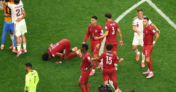 HLV Tây Ban Nha gây sốt với cái ôm Ronaldo: Dấu ấn cảm xúc tại World Cup 2026 - hình ảnh - wingg88.vip