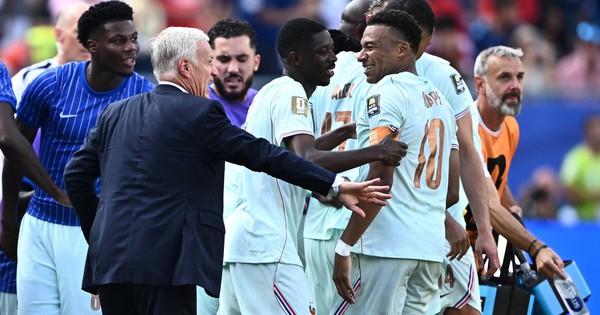 HLV Deschamps đi vào lịch sử World Cup: Mbappe – Dembele tái lập kỳ tích của Brazil: góc nhìn mới cho người chơi Việt - hình ảnh - wingg88.vip