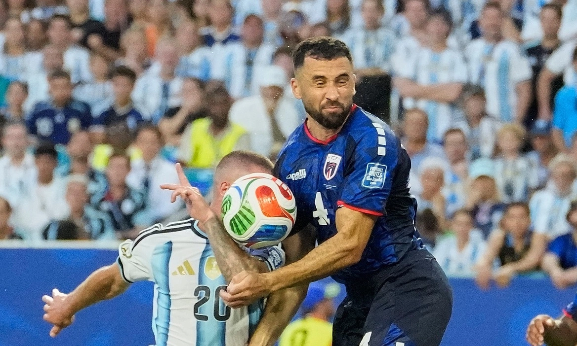 Vì sao Argentina không được hưởng phạt đền dù bị chơi xấu phút 90? - hình ảnh - wingg88.vip
