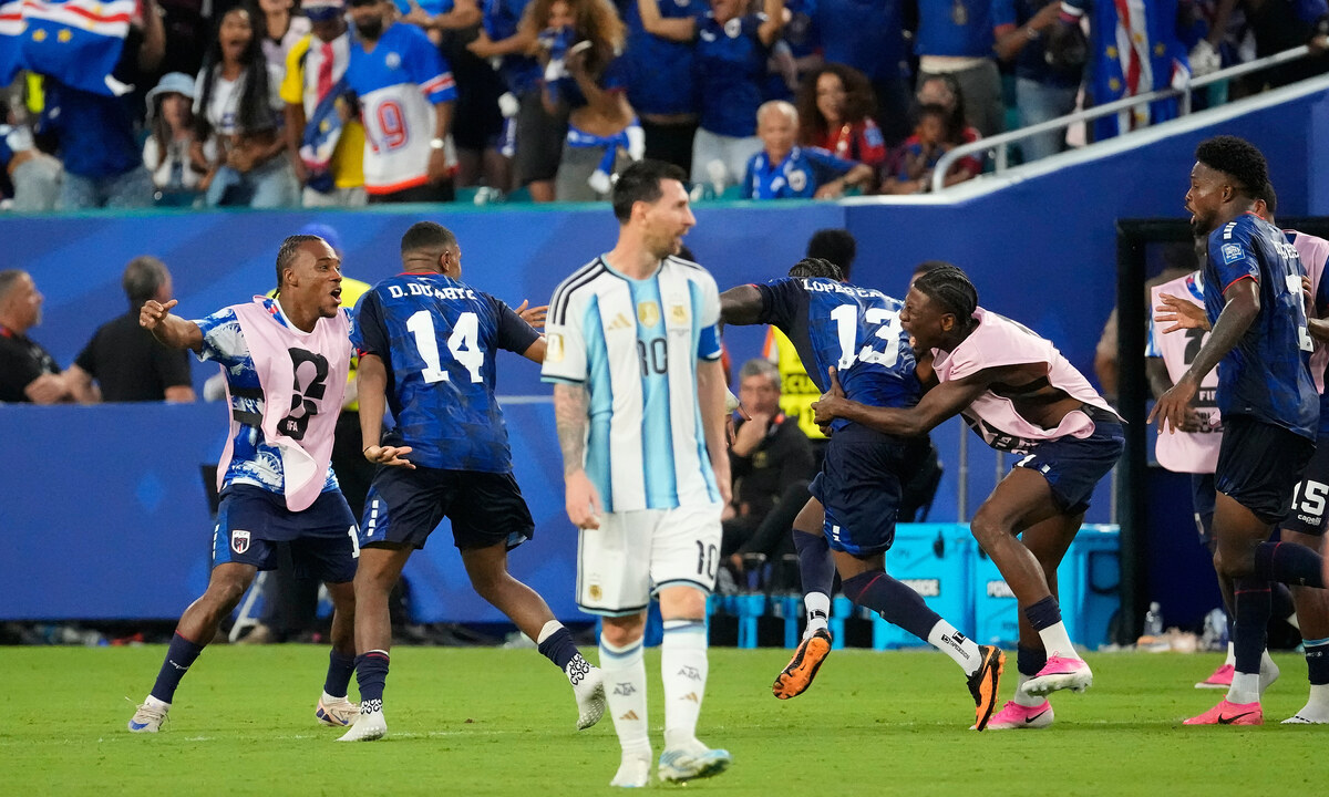 Henry và Ibrahimovic kêu gọi FIFA trao cup cho Cape Verde - hình ảnh - wingg88.vip Henry và Ibrahimovic kêu gọi FIFA trao cup cho Cape Verde - hình ảnh - wingg88.vip