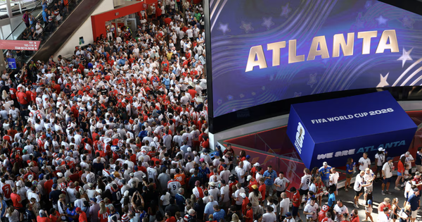 Cơn sốt vòng tay ‘huyền thoại’ tại World Cup 2026: Món quà miễn phí khiến triệu fan cuồng nhiệt - hình ảnh - wingg88.vip Cơn sốt vòng tay ‘huyền thoại’ tại World Cup 2026: Món quà miễn phí khiến triệu fan cuồng nhiệt - hình ảnh - wingg88.vip